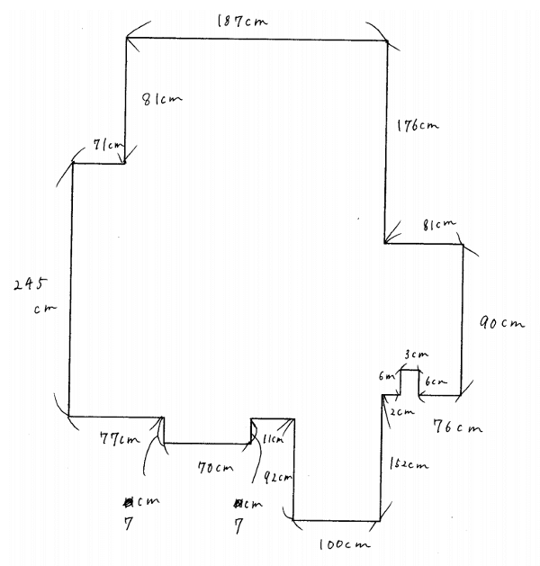 複雑な形にカーペットをカット加工した手書き図面