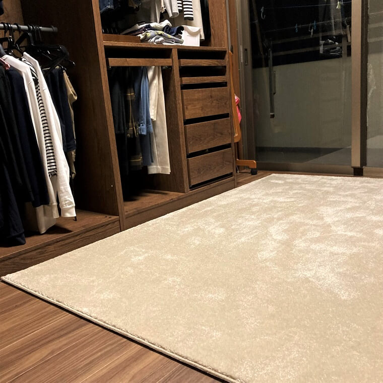 衣装部屋用に敷いたカーペット