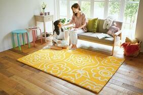 ラグマット「BLUME/ブルーム」は可愛い大胆なイエローは北欧テイストのお部屋におすすめ