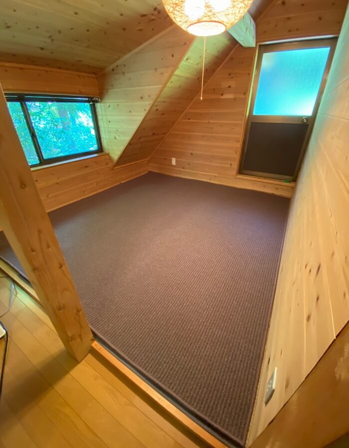 茶系のウールカーペット