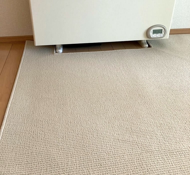 蓄熱暖房器に合わせてカットしたのカーペット