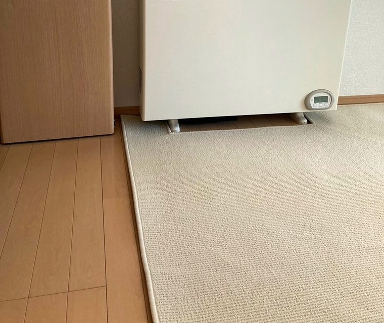 クローゼットの扉とサイズオーダーカーペット