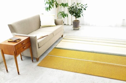 スタイリッシュな北欧ストライプが新鮮なラグカーペット『HELSINKI