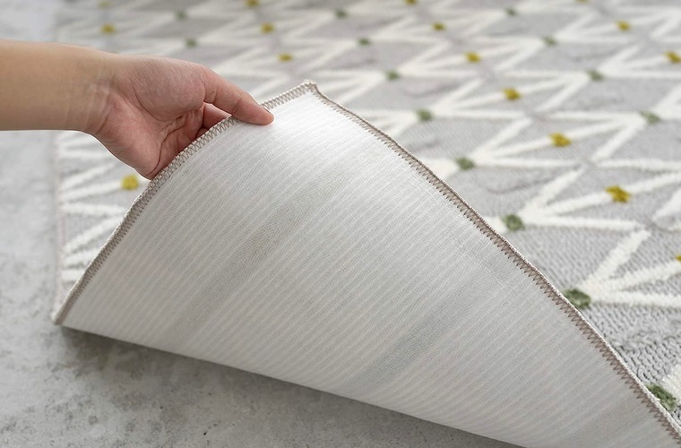 裏面は軽量の不織布